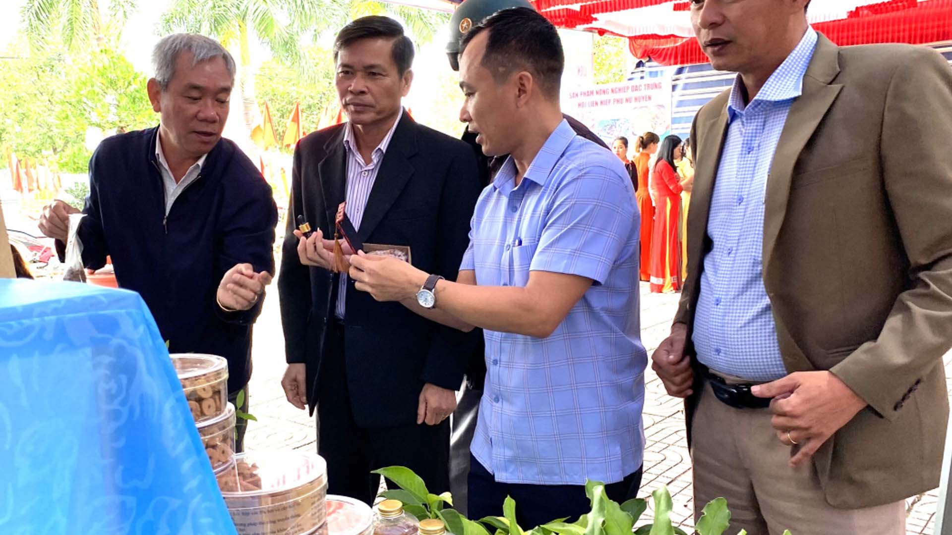 Đắk Lắk: Krông Bông trưng bày sản phẩm nông nghiệp, nông thôn 2024