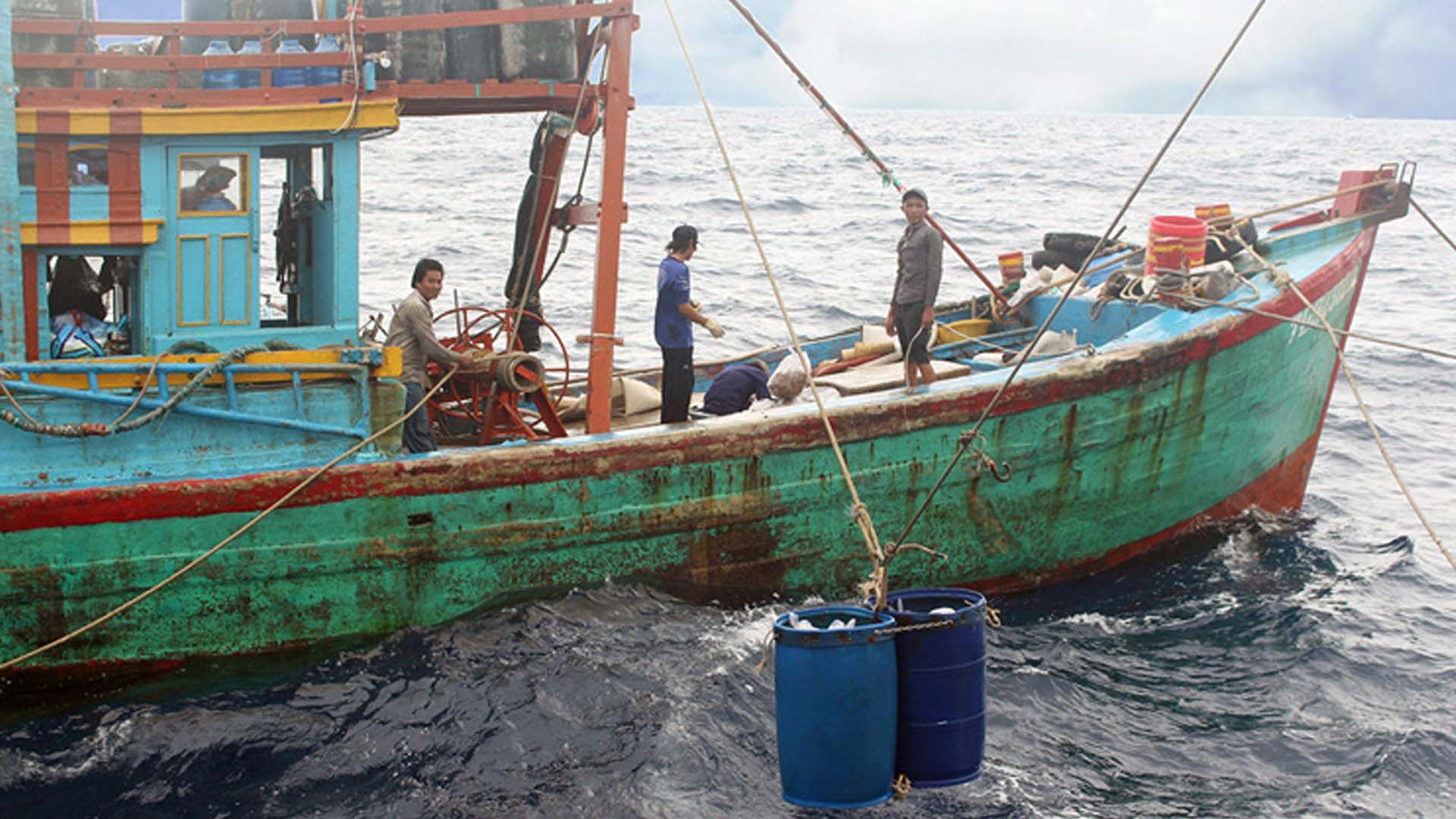Tiền Giang: Ngư dân nhộn nhịp chuẩn bị ra khơi, đánh bắt hải sản sau Tết