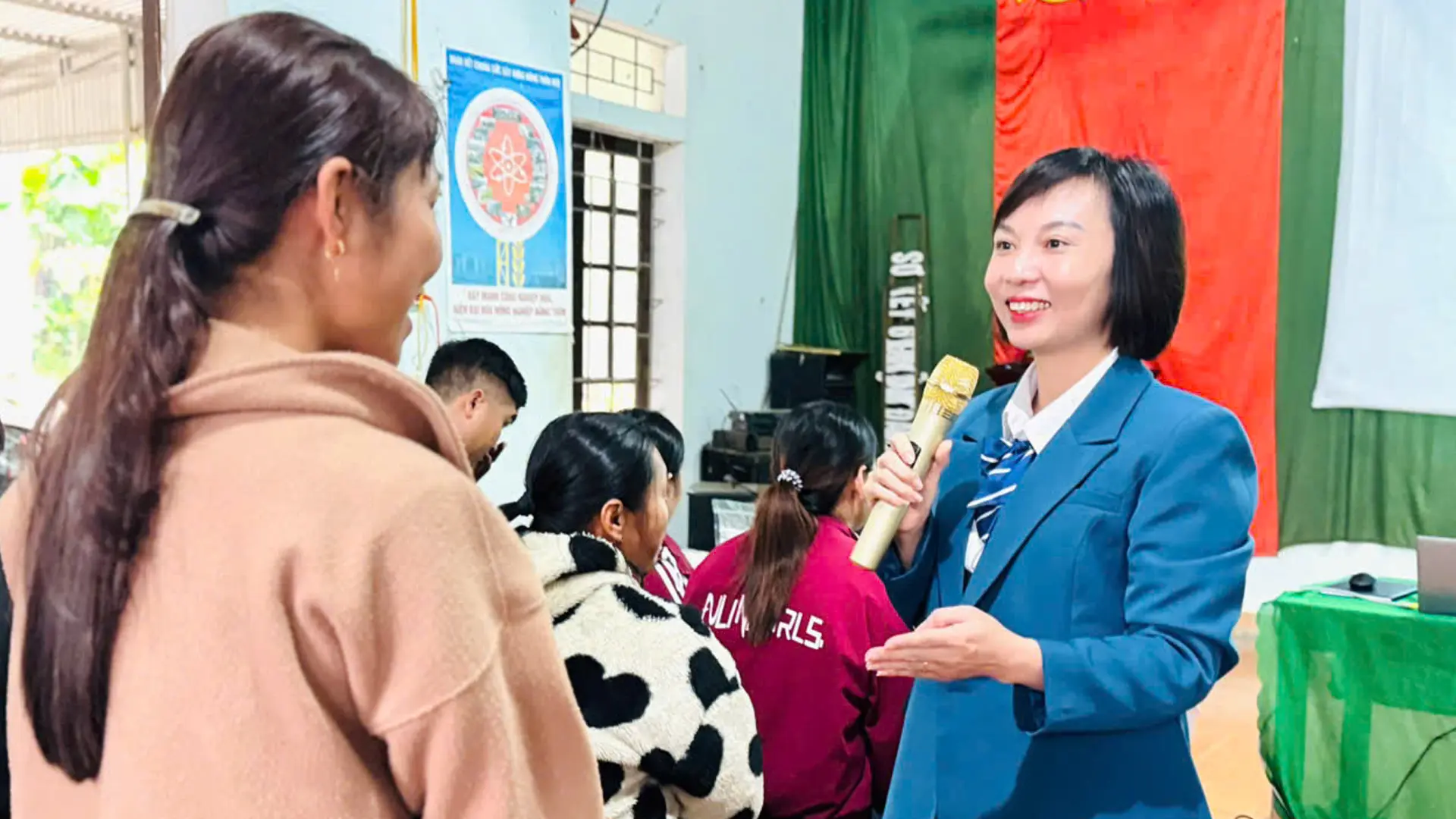 Học viên trao đổi trực tiếp tại buổi tập huấn.