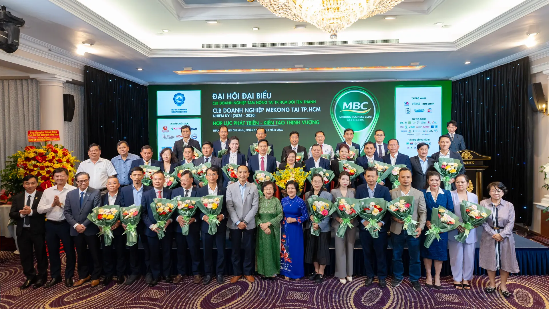 Bà Nguyễn Thị Hoài Thu, nguyên UV.BCH TW Đảng, nguyên UV.BTV Quốc hội; Chủ tịch Ủy ban Về các vấn đề xã hội của Quốc hội; nguyên Trưởng ban Liên lạc Đồng hương Tiền Giang tại thành phố Hồ Chí Minh (hàng đầu tiên, thứ 10, trái sang) cùng các lãnh đạo, khách mời danh dự chúc mừng Câu lạc bộ Doanh nghiệp Mekong tại thành phố Hồ Chí Min nhiệm kỳ I.