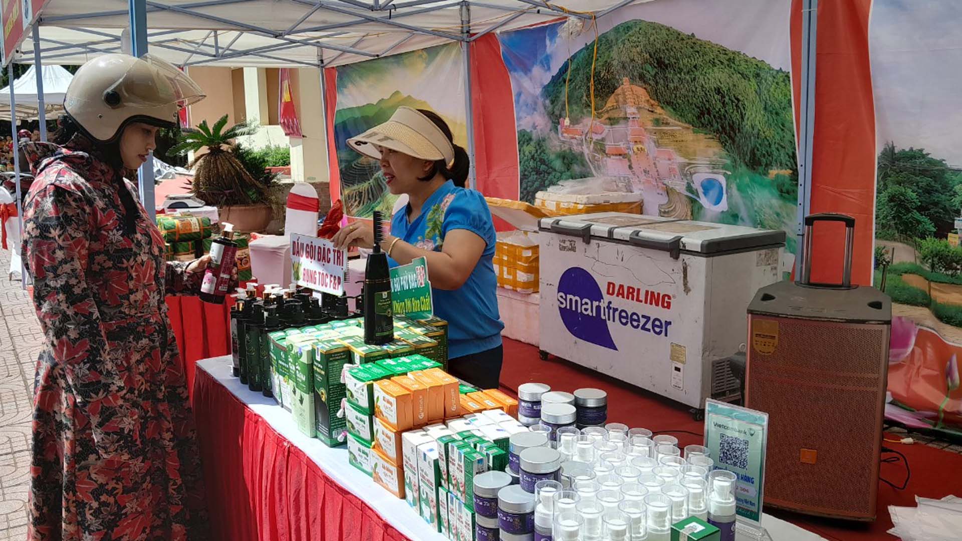 Nghệ An: Phiên chợ quê kết nối sản phẩm nông nghiệp đến người tiêu dùng